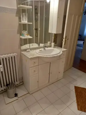 a bathroom with a sink and a mirror at Appartement hyper-centre Croisette Cannes in Cannes
