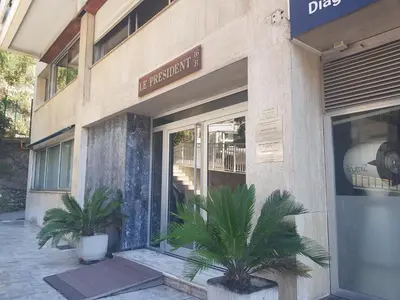 a building with two palm trees in front of it at Cannes President vue mer, festival, quartier forville le Suquet in Cannes