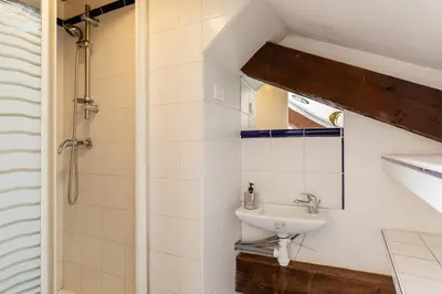a bathroom with a sink and a shower at Splendide 80m2 - 2 Chambres - 5,10min Plages & Gare & Palais des Festivals - Air conditionné in Cannes