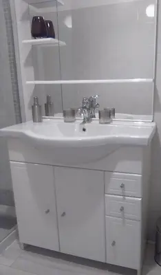 a bathroom with a white sink and a mirror at Magnifique appartement Cosy Cannes à 5mn du fameux palais du festival et ses plages in Cannes