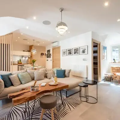 Cozy 2-Br Apartment 1 min from the Beaches