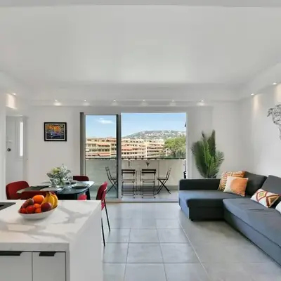 CROISETTE BEACH - Modern 2 Bdrs Best Location!