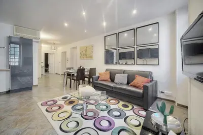 a living room with a couch and a table at Joli 3 chambres MEYNADIER-FORVILLE A3B075 in Cannes