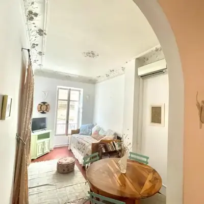 Great studio in the heart of Cannes Meynadier old city neighbourhood !