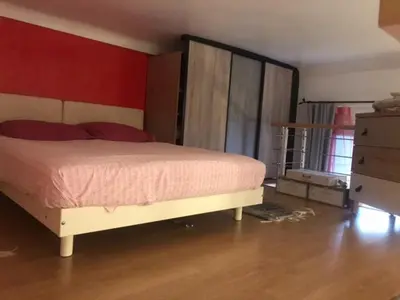 a bedroom with a bed and a red wall at Charmant appartement dans villa avec parc in Cannes