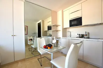 a kitchen and dining room with a table and chairs at Studio Cannes Grand Hôtel Ibis avec Terrasse in Cannes