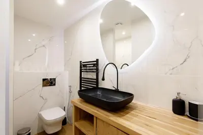 a bathroom with a black sink and a mirror at Kiss in Cannes