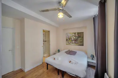 a bedroom with a bed and a ceiling fan at Confortable 2 chambres MEYNADIER-FORVILLE A2B105 in Cannes