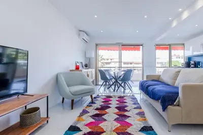 a living room with a couch and a tv at 1-Br Apartment 5 min on foot from the Croisette in Cannes