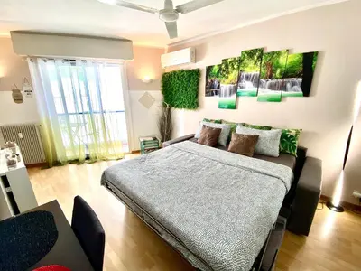 a bedroom with a bed in a room at Le Nouveau Port By SCLS Locations in Cannes