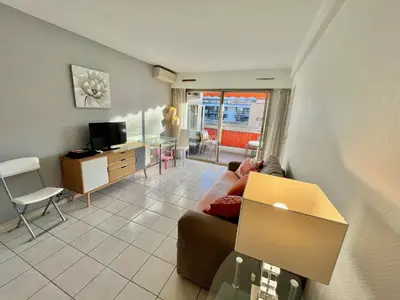a living room with a couch and a tv at Kent studio by Welcome to Cannes in Cannes