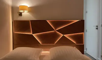 a bedroom with a wooden headboard with a bed at Arundel Croisette 100m Beach, Palais Free Parking AC Fibre in Cannes