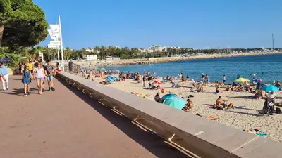 a group of people on a beach near the water at 1 mn CROISETTE près Martinez in Cannes