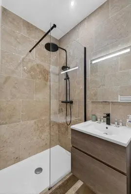 a bathroom with a shower and a sink and a tub at 3 chambres - Marché Forville - Proche du Palais in Cannes