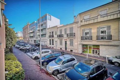 a row of cars parked on a city street at Le Kate-500m Plage-Terrasse Verrière Côte d’Azur in Cannes