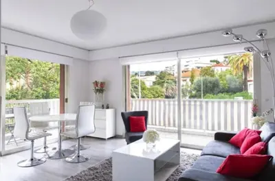 a living room with a couch and a table at ESCURIAL Bel appart rénové proche Croisette et plage in Cannes