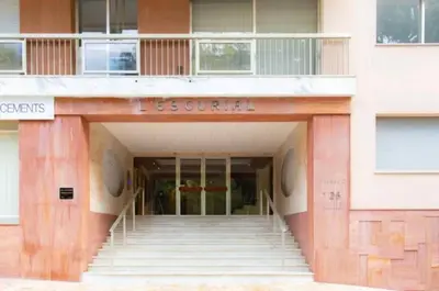 an entrance to a building with stairs in front at ESCURIAL Bel appart rénové proche Croisette et plage in Cannes