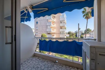 a balcony with a view of a building at 2Br Apartment 100m from Beaches Terrace & Parking in Cannes