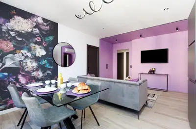 a living room with purple walls and a table and a couch at 3 Bed - Ascenseur - 2 min du Palais - Climatisé in Cannes