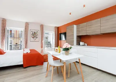 a kitchen and a bedroom with a bed and a table at Studio O - ascenseur - 2 min du Palais - Climatisé in Cannes