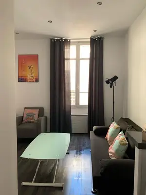 a living room with a couch and a table at Appartement 2 pièces centre ville Cannes in Cannes