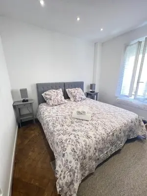 a bedroom with a bed with a comforter on it at LOENA CANNES CENTRE - 2 pièces rénové - 4 personnes - proche croisette palais festival plage - internet gratuit - climatisation - non fumeur in Cannes