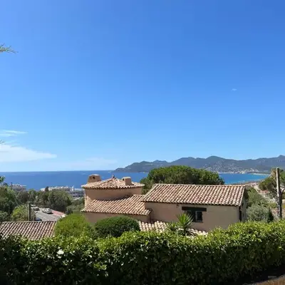 Charming Villa-Appartement With A View On The Sea Of 95 M2