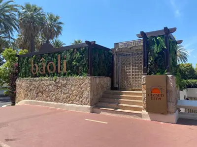 a gate with a sign that reads camel finds at Appartement bord de mer in Cannes