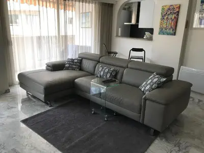 a living room with a couch and a table at ÉVÈNEMENTS CANNES in Cannes