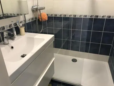 a bathroom with a sink and a mirror at ÉVÈNEMENTS CANNES in Cannes