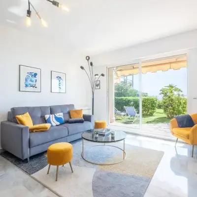 RARE! Exquisite 2-bd Apartment Facing the Sea