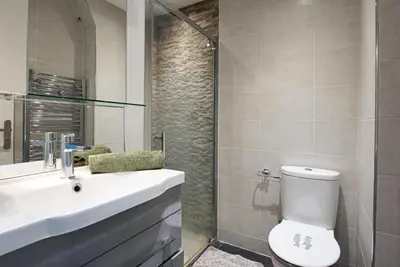 a bathroom with a toilet and a sink and a shower at LE VENITIA studio raffiné avec balcon mignon, pour votre séjour à deux in Cannes
