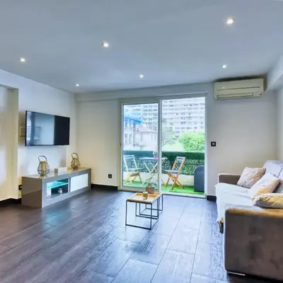 LE VENITIA studio raffiné avec balcon mignon
