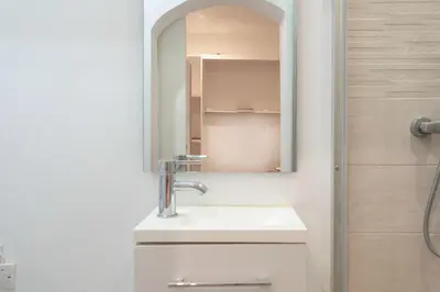 a bathroom with a sink and a mirror at Cannes Hyper Centre climatisé in Cannes