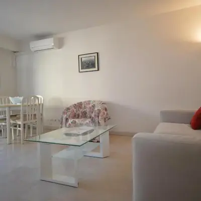 Cannes studio ideal for congresses or holidays