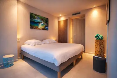 a bedroom with a large bed in a room at Incroyable 4P Vue Mer Panoramique in Cannes
