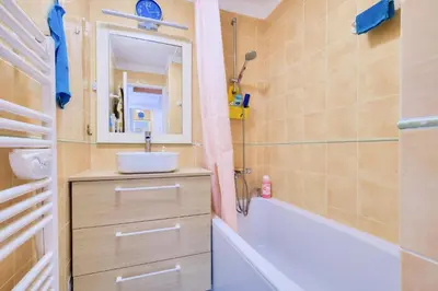 a bathroom with a sink and a tub and a mirror at Résidence Cannes Villa Francia - maeva Home - Appartement climatisé avec vue mer 2 pièces 4 personnes - Prestige - super Home MAE-2644 in Cannes