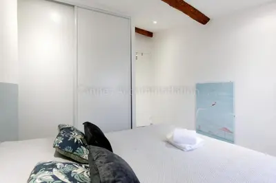 a room with white walls and a table with a chair at Bronze in Cannes