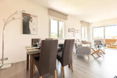 a dining room with a table and chairs at Hayda - Proche plage et congrès in Cannes