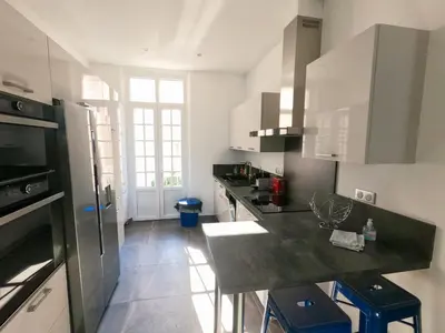 a kitchen with a black counter top in a room at SUPERBE MAISON 6 ch, 4 sdb, terrasses et billard in Cannes