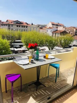 a table and two chairs sitting on top of a balcony at Croisette Beach Cannes Banane 4 sleeps Apart in Cannes