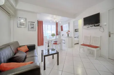 a living room with a couch and a table at Confortable 2 pièces, HYPER CENTRE- CENTRE VILLE A1B237 in Cannes