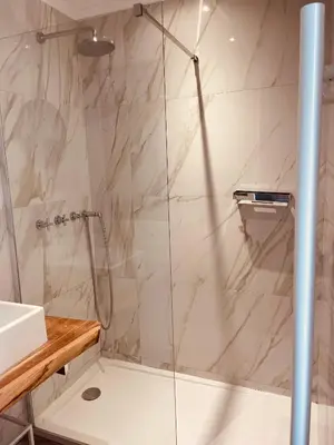 a bathroom with a shower and a sink at superbe appartement centre Cannes in Cannes