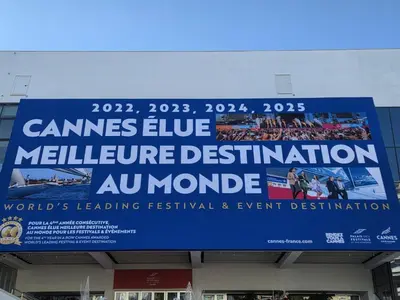 a monument in front of a building with flags at Suquet 22 – 2 Pièces, Cannes Cœur Historique, Calme, Plage à 300m, Parking in Cannes