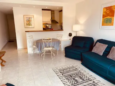 a living room with a blue couch and a table at MON2-Studio spacieux Cannes centre in Cannes