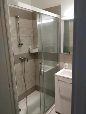 a bathroom with a shower and a sink at STUDIO CANNES A 5 MN A PIED DE LA GARE TOUT CONFORT AVEC BALCON in Cannes