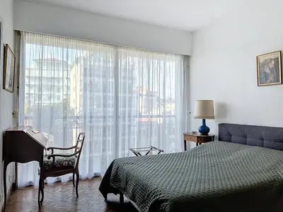 a bedroom with a bed and a large window at AGENCIA dernier étage vue mer panoramique in Cannes