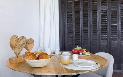 a table with a bowl of bread and glasses of orange juice at Bel Appartement 5* Vue Mer Et Suquet - Centre Cannes in Cannes