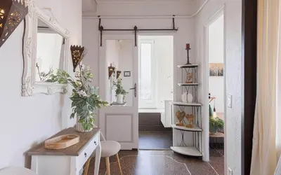 a room with a bathroom with a tub and a mirror at Bel Appartement 5* Vue Mer Et Suquet - Centre Cannes in Cannes