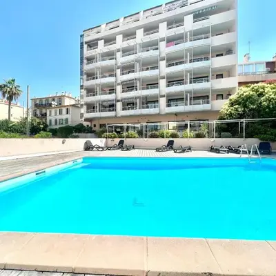 PISCINE Plages à 100 m